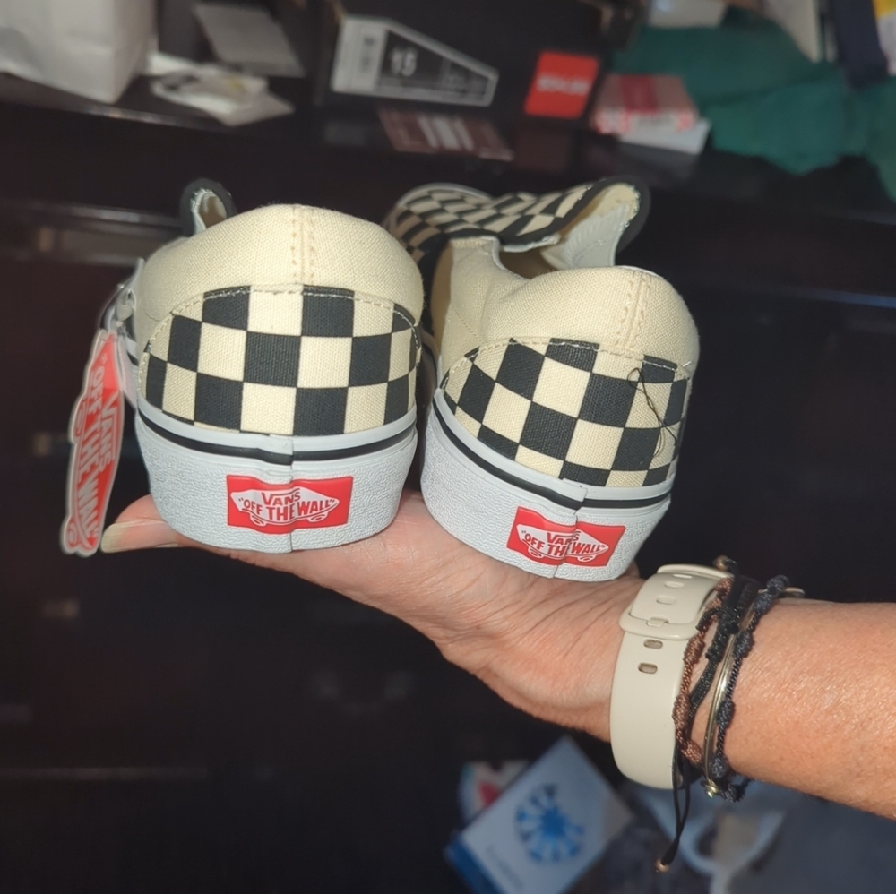 Vans - Picture 2 of 4